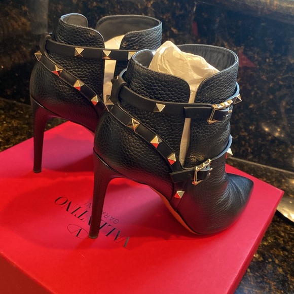 Valentino Rockstud heeled booties - Picture 6 of 10